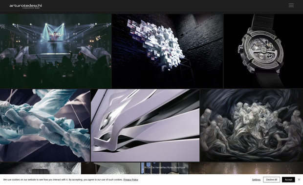 Arturo Tedeschi - Computational Designer: Arturo Tedeschi è un architetto e designer computazionale italiano di fama internazionale per il suo approccio scultoreo e visionario combinato con la ricerca su metodi di progettazione avanzati, materiali e tecnologie di fabbricazione.

La  ricerca dello stile comunicativo ha avuto sin dal principio un chiaro indirizzo quello di trasmettere, con eleganza e grazie grafiche, i concetti di progettazione computazionale e di fabbricazione digitale  declinandoli nella loro accezione artistica.

L'esperienza di navigazione online risuona con lo stile grafico trasmettendo eleganza e prestigio.

Tra  progetti di architettura, design e automotive le animazioni e le gallery sembrano portare l'utente all'interno di un museo d'arte  contemporaneo, dove la bellezza incontra le più moderne tecniche di  progettazione e di fabbricazione.