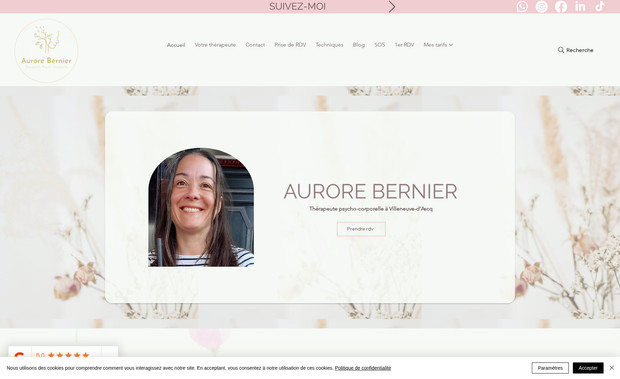 Aurore Bernier: Aurore Bernier – Création complète du site internet

J’ai accompagné Aurore Bernier, thérapeute en soins énergétiques, dans la création complète de son site internet, avec pour objectif de refléter la douceur, la sensibilité et la profondeur de son approche.

Ce que j’ai réalisé :

- Création d’une identité visuelle apaisante et cohérente, avec une palette douce, des typographies élégantes et une mise en page aérée, en accord avec l’univers du bien-être.

- Organisation du site autour d’un parcours simple et fluide, pour permettre aux visiteurs de comprendre l’offre, de ressentir l’ambiance et de prendre facilement contact.

- Webdesign sur Wix Studio, entièrement personnalisé, responsive et pensé pour rassurer et guider l’utilisateur à chaque étape.

- Rédaction et structuration des contenus, en collaboration avec la cliente, pour transmettre son approche de manière claire, authentique et humaine.

- Mise en place d’un système de prise de rendez-vous en ligne, pour faciliter les demandes de consultation.

- Optimisation SEO de base, pour améliorer la visibilité du site sur les recherches locales et thématiques.