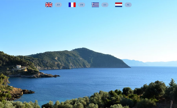 Villa Astrofegia: Développement d’un site web professionnel pour Villa Astrofegia, une villa de location saisonnière située dans un cadre naturel exceptionnel en Grèce. Le projet a été réalisé avec Wix Studio afin de créer une expérience visuelle immersive et une navigation fluide pour les visiteurs recherchant une location de vacances haut de gamme.

L’objectif principal était de concevoir un vacation rental website moderne et performant, capable de mettre en valeur la propriété tout en facilitant la prise de contact et les demandes de réservation.

Le design du site met l’accent sur une expérience utilisateur (UX/UI) claire et élégante, avec une structure de pages optimisée pour guider les visiteurs à travers les différentes sections : présentation de la villa, galeries photos, informations sur la région et formulaire de réservation.

Une attention particulière a été portée au responsive design, garantissant une navigation optimale sur ordinateur, tablette et mobile, ce qui est essentiel pour les voyageurs qui effectuent leurs recherches depuis leur smartphone.

Services réalisés dans ce projet :

Conception et développement du site avec Wix Studio

Création d’un design moderne et immersif

Mise en place d’une structure UX/UI optimisée

Intégration de galeries visuelles haute qualité

Optimisation mobile et responsive design

Configuration des formulaires de contact et réservation

Optimisation SEO de base pour améliorer la visibilité du site dans les moteurs de recherche

Le résultat est un site élégant, rapide et optimisé pour la conversion, permettant au propriétaire de présenter la villa de manière professionnelle et d’attirer des voyageurs internationaux.