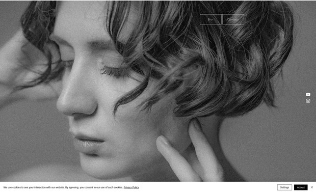 Aslı Derin: Aslı Derin Deniz için gerçekleştirdiğimiz proje kapsamında, opera sanatçısının kurumsal web sitesini baştan sona tasarladık. Bu özel projede, tasarımın tamamı tarafımdan oluşturuldu ve projenin tüm aşamalarında aktif olarak yer aldık. Web sitesinin estetik ve fonksiyonellik açısından Aslı Derin Deniz'in sanatına uygun olmasına özel bir önem verdik. Sitenin kullanıcı dostu olmasının yanı sıra, sanatçının kariyerini etkili bir şekilde temsil etmesini sağlamak adına özgün grafik tasarımlar ve içerik stratejileri geliştirdik. Aslı Derin Deniz'in kurumsal web sitesi, sanatçının sanatını dijital platformda etkileyici bir şekilde sergilemesini amaçlayan kişiye özel bir dijital deneyim sunmaktadır.