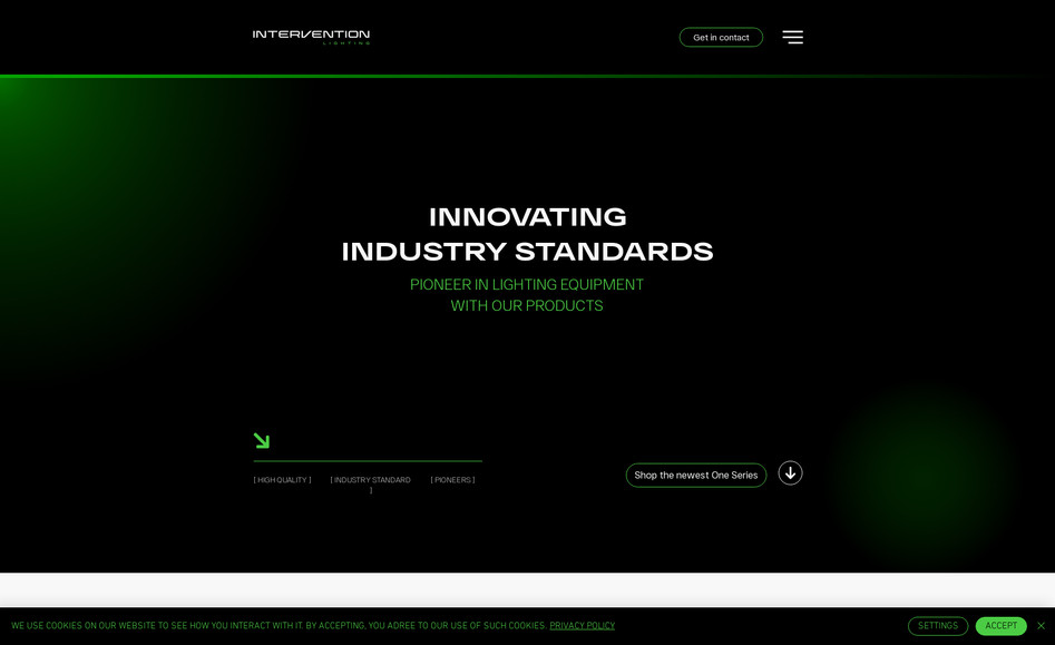 Intervention Lighting: Voor Intervention Lighting creëerden we een moderne, interactieve webshop die net zo opvallend is als de producten zelf. Van logo tot huisstijl: alles werd ontworpen met één doel, impact maken.

De website zit boordevol beweging, dynamische effecten en visuele highlights die perfect passen bij de wereld van licht, geluid en special effects. Volledig digitaal opgezet, met focus op beleving, gebruiksgemak en conversie. Een online platform dat net zo spectaculair aanvoelt als een volle dansvloer.