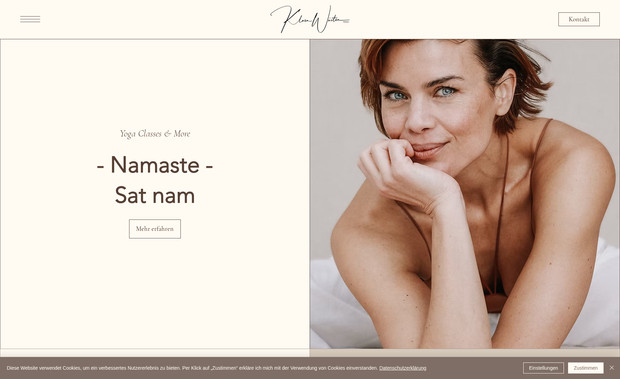 Klara Wüsten Yoga: Ein modernes und klares Design mit dezenten Farben perfekt für Yoga. Der fixierte Hintergrund ermöglicht alle Inhalte auf schönen Streifen zu platzieren. Mit dem Buchungssystem Fyndery können Teilnehmer Kurse online buchen. Dieses Design verfügt über eine ausgewogene Balance von Form, Funktionalität und Eleganz. Dank dem eingebautem Instagram-Feed kann das Studio perfekt beworben werden. Earthy but strong - das natürliche und schlichte Design verleiht dem Yoga Studio aus Stuttgart einen neuen Look.