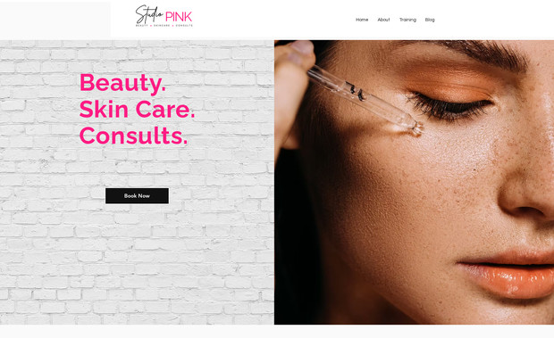 Studiopink: Custom beauty studio WIX website with many app's including booking, chat, services and more.