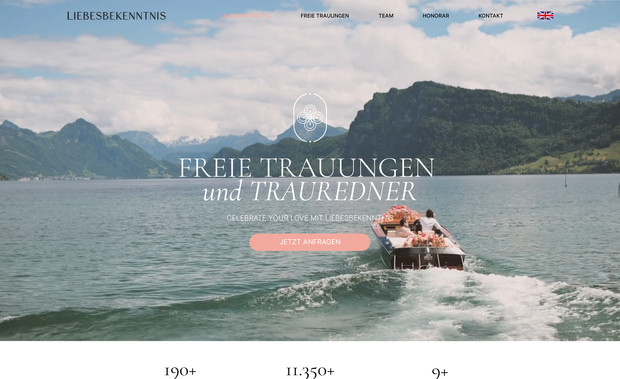 Liebesbekenntnis: liebesbekenntnis.ch ist eine ansprechende und informative Website für ein Team von Traurednerinnen aus der Schweiz. Sie bieten freie Trauungen, Erneuerungen von Eheversprechen und Willkommensfeiern an, die individuell und mit viel Herz gestaltet werden.

Der Webauftritt besticht durch ein elegantes und modernes Design, das die Professionalität und Leidenschaft des Teams widerspiegelt. Die klare Navigation und die einladende Ästhetik ermöglichen es Besuchern, sich mühelos über die angebotenen Dienstleistungen zu informieren und einen ersten Eindruck von den Rednerinnen zu gewinnen. Die Website vermittelt ein Gefühl von Herzlichkeit und Individualität, passend zu den maßgeschneiderten Zeremonien, die das Team anbietet.