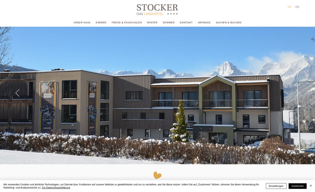 Landhotel Stockerwirt: Als impact haben wir für das Landhotel Stockerwirt nicht nur die Website realisiert, sondern auch ein stimmiges Gesamtpaket an Werbemitteln gestaltet – von Schlüsselkarten, Newslettern und Speisekarten über die Hotelbroschüre bis hin zu Wandbannern für die Fassade und einem individuellen Fahnendesign.